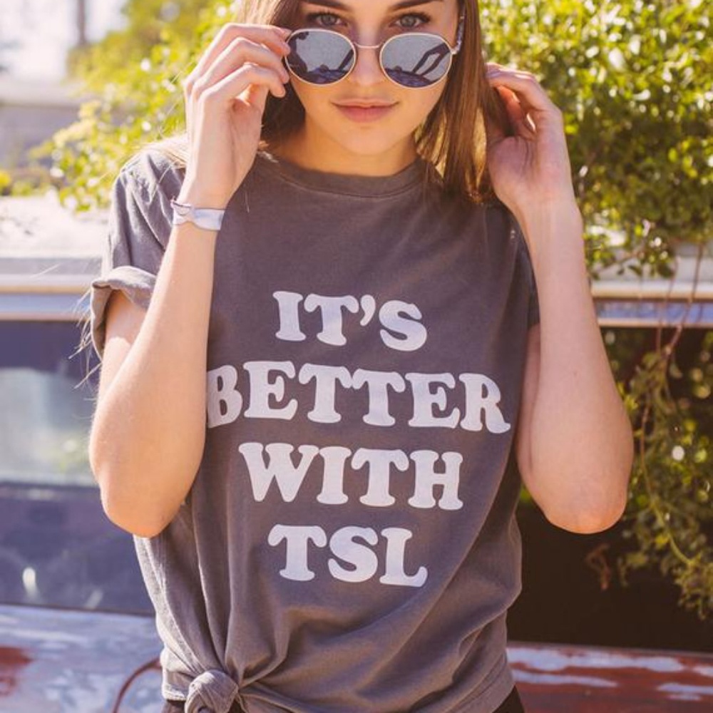 The Social Life gray tee shirt  tshirt siz…
